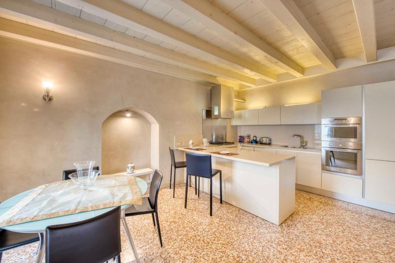 Apartmentsarena - Suite Mercatorum - Piazza Erbe Verona Ngoại thất bức ảnh